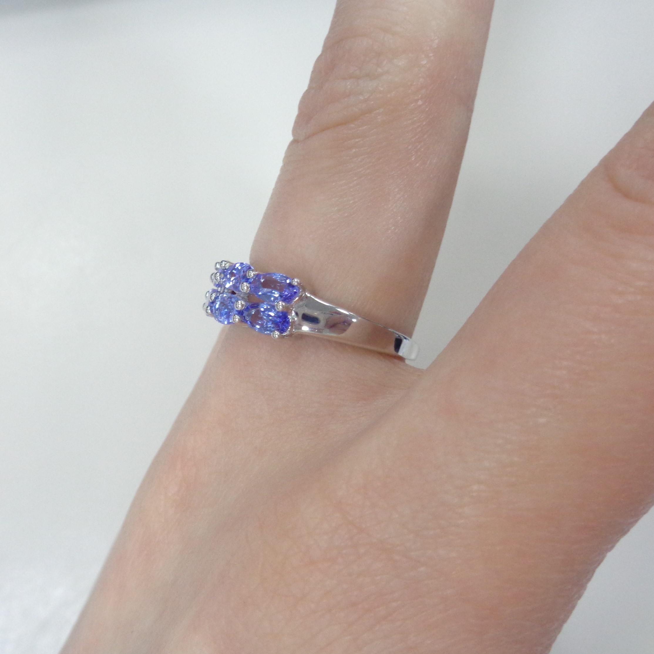 Серебряное кольцо с танзанитами